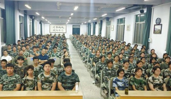 恒盈配资 华阴市开展青少年国防教育公开课 厚植学子爱国情怀